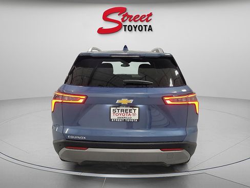 Used 2025 Chevrolet Equinox LT w/ Convenience Package II FWD image 3