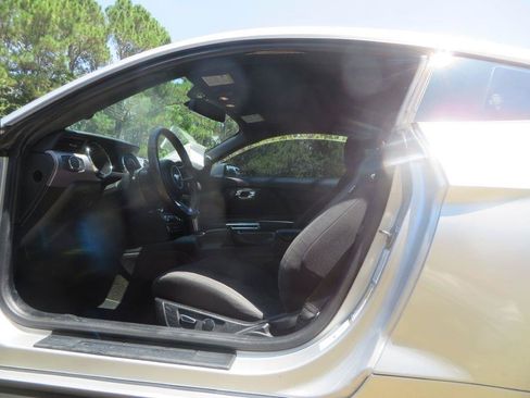 Used 2016 Ford Mustang Coupe RWD image 9