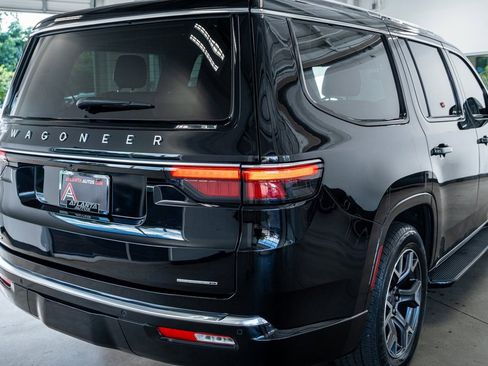 Used 2023 Jeep Wagoneer Series III w/ Preferred Equipment Group image 27