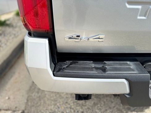 Used 2024 Toyota Tacoma SR5 AWD/4WD image 42