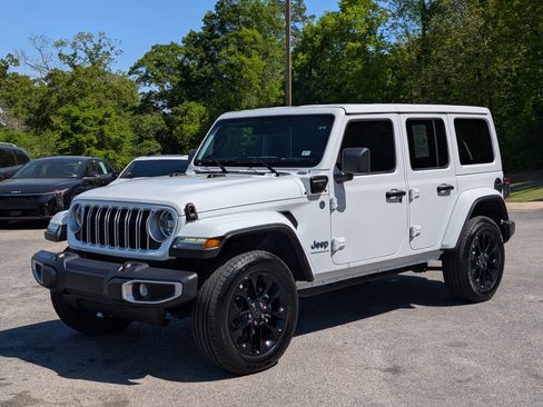 Used 2025 Jeep Wrangler Unlimited Sahara w/ Safety Group AWD/4WD image 5