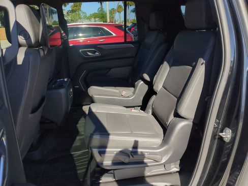 Used 2023 Chevrolet Suburban Z71 w/ Luxury Package image 20