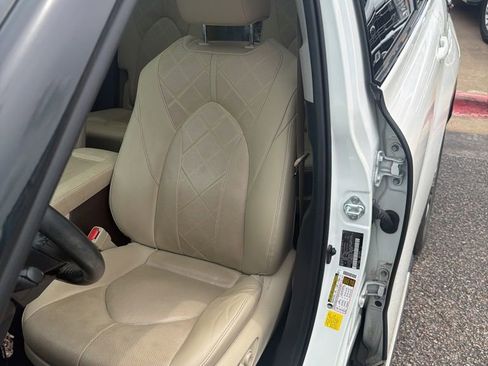 Used 2021 Toyota Highlander Platinum FWD image 5
