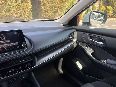Used 2025 Nissan Rogue SV AWD/4WD image 37