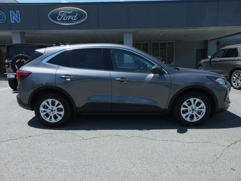 Used 2024 Ford Escape Active FWD image 2