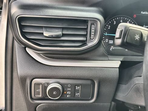 Used 2020 Ford Explorer XLT w/ Equipment Group 202A AWD/4WD image 17
