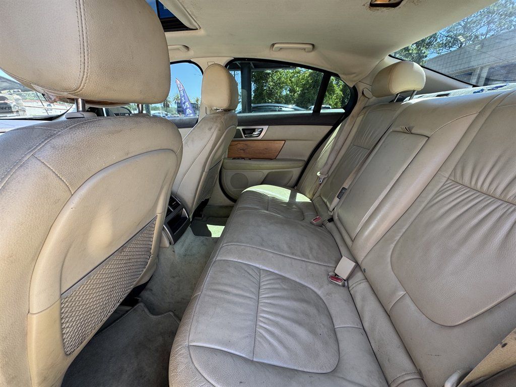 Used 2009 Jaguar XF Luxury RWD image 10