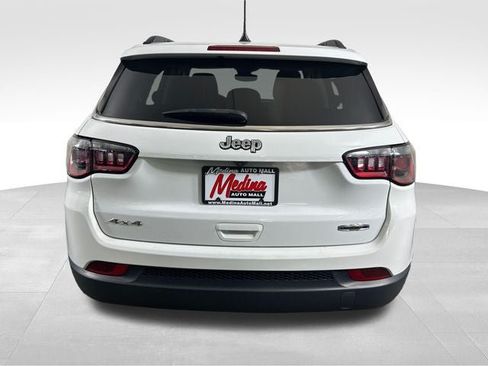 Used 2022 Jeep Compass Latitude AWD/4WD image 6