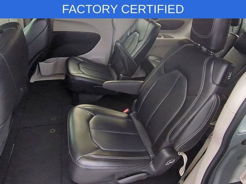 Certified 2024 Chrysler Pacifica Touring-L image 29