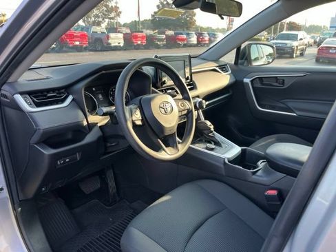 Used 2022 Toyota RAV4 LE AWD/4WD image 6