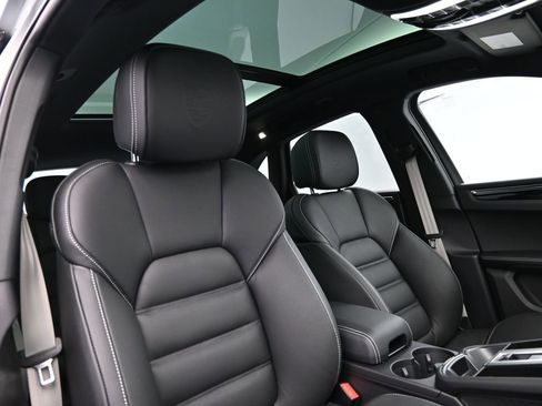 Certified 2026 Porsche Macan S AWD/4WD image 35