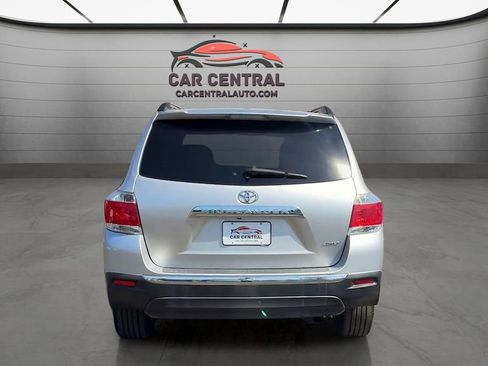 Used 2011 Toyota Highlander Limited w/ Tow Pkg AWD/4WD image 4