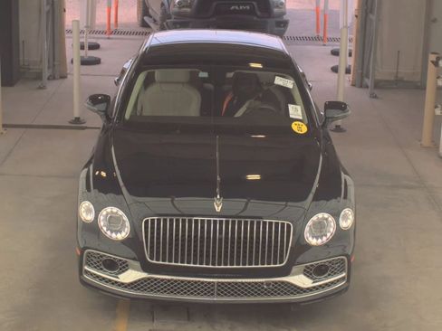 Used 2020 Bentley Flying Spur W12 image 10