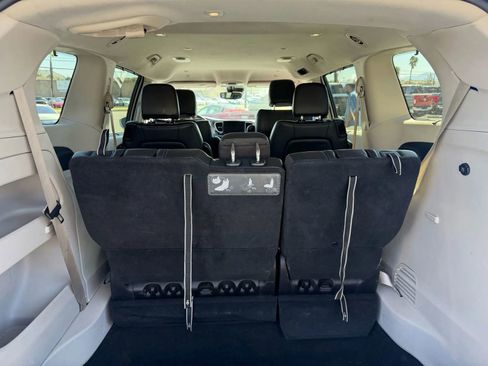 Used 2021 Chrysler Pacifica Touring-L w/ Premium & Safety Sphere Group FWD image 11