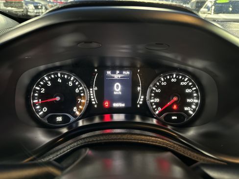 Used 2015 Jeep Renegade Latitude w/ Popular Equipment Group image 23