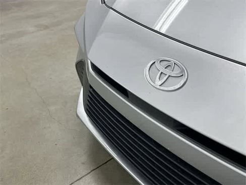 Used 2025 Toyota Camry LE image 30