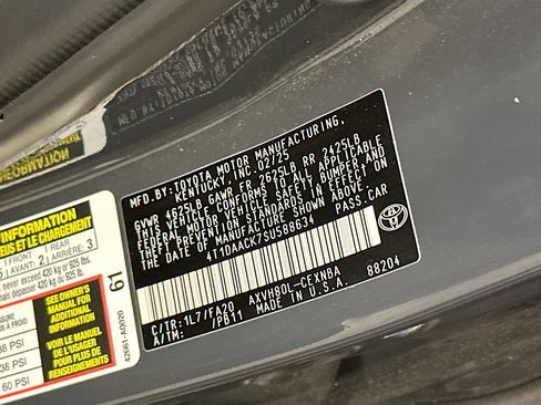 Used 2025 Toyota Camry LE image 12