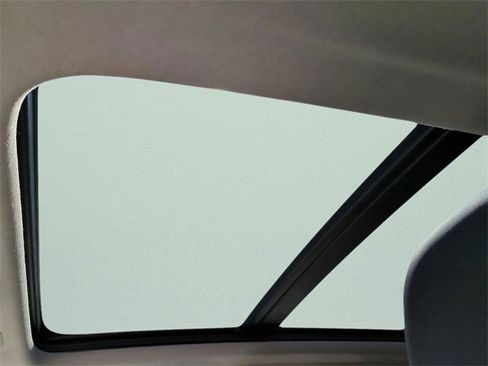 Certified 2025 Volvo XC40 B5 Core image 16