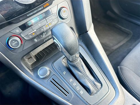 Used 2017 Ford Focus SEL image 18