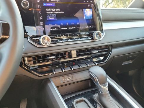 Used 2024 Chevrolet Colorado LT w/ LT Convenience Package III image 28