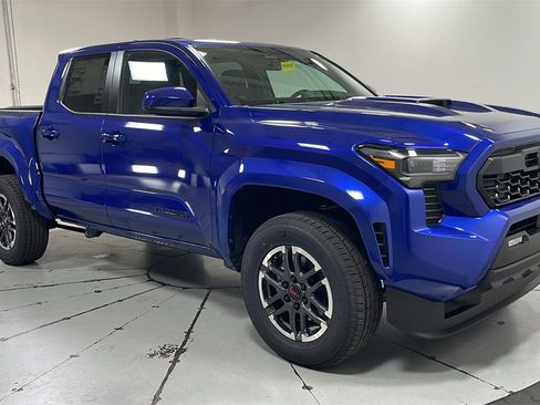 New 2025 Toyota Tacoma TRD Sport image 3