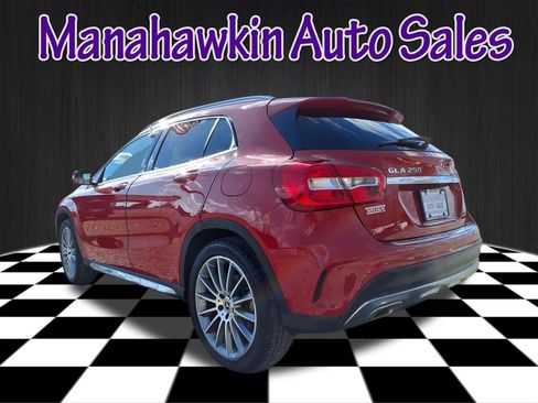 Used 2018 Mercedes-Benz GLA 250 4MATIC image 4