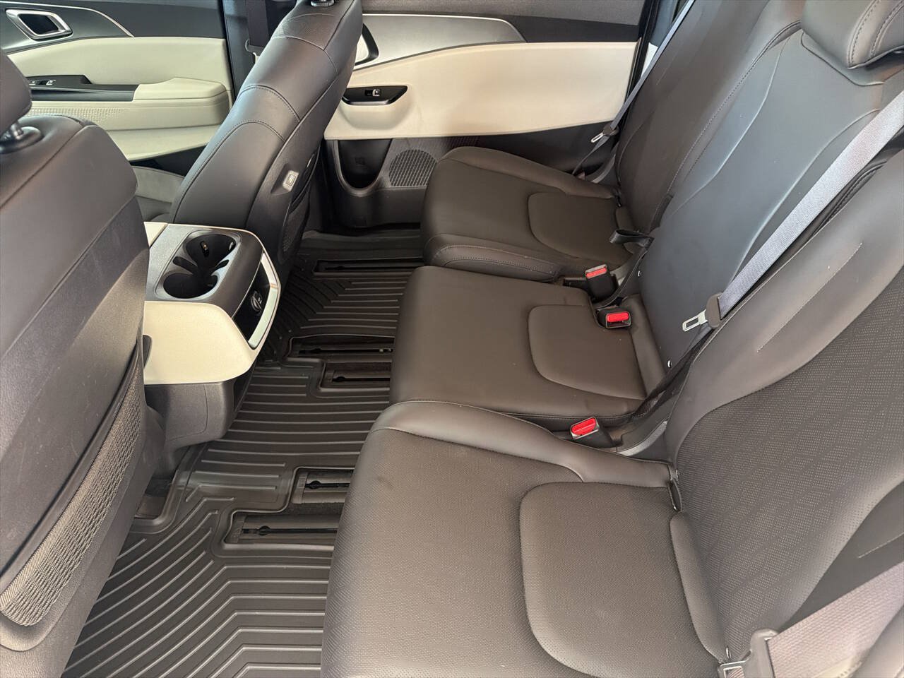 Used 2024 Kia Carnival LX FWD image 22
