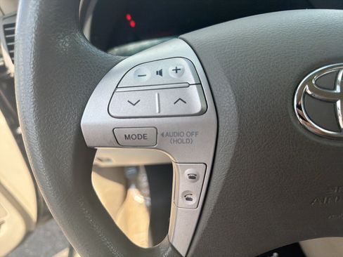 Used 2011 Toyota Camry LE FWD image 18