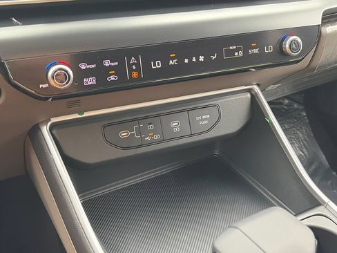 New 2026 Kia Carnival FWD image 22