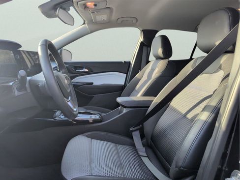 Used 2025 Chevrolet Trax LT w/ Driver Confidence Package image 13