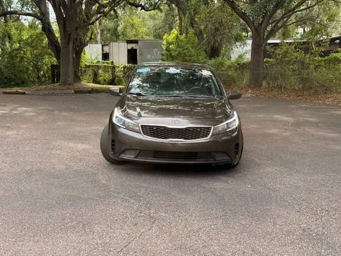 Used 2018 Kia Forte LX FWD image 2