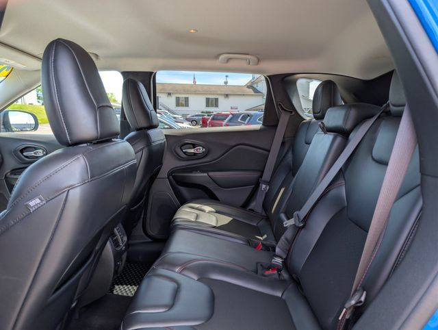 Used 2021 Jeep Cherokee Trailhawk w/ Comfort/Convenience Group AWD/4WD image 17