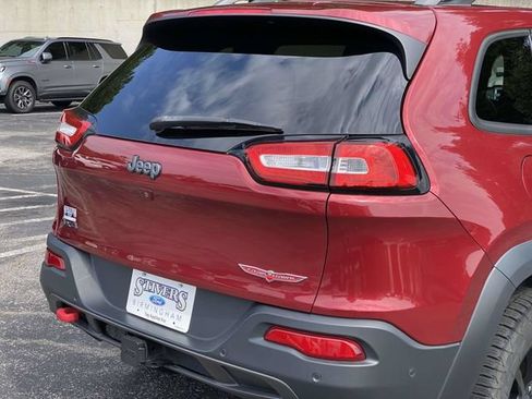 Used 2017 Jeep Cherokee Trailhawk AWD/4WD image 37