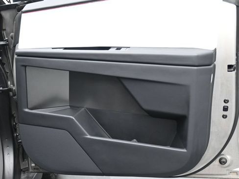Used 2024 Tesla Cybertruck AWD Crew Cab image 26