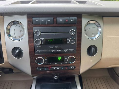Used 2014 Ford Expedition XLT w/ Equipment Group 202A AWD/4WD image 25