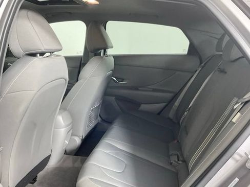 Used 2025 Hyundai Elantra SEL FWD image 15