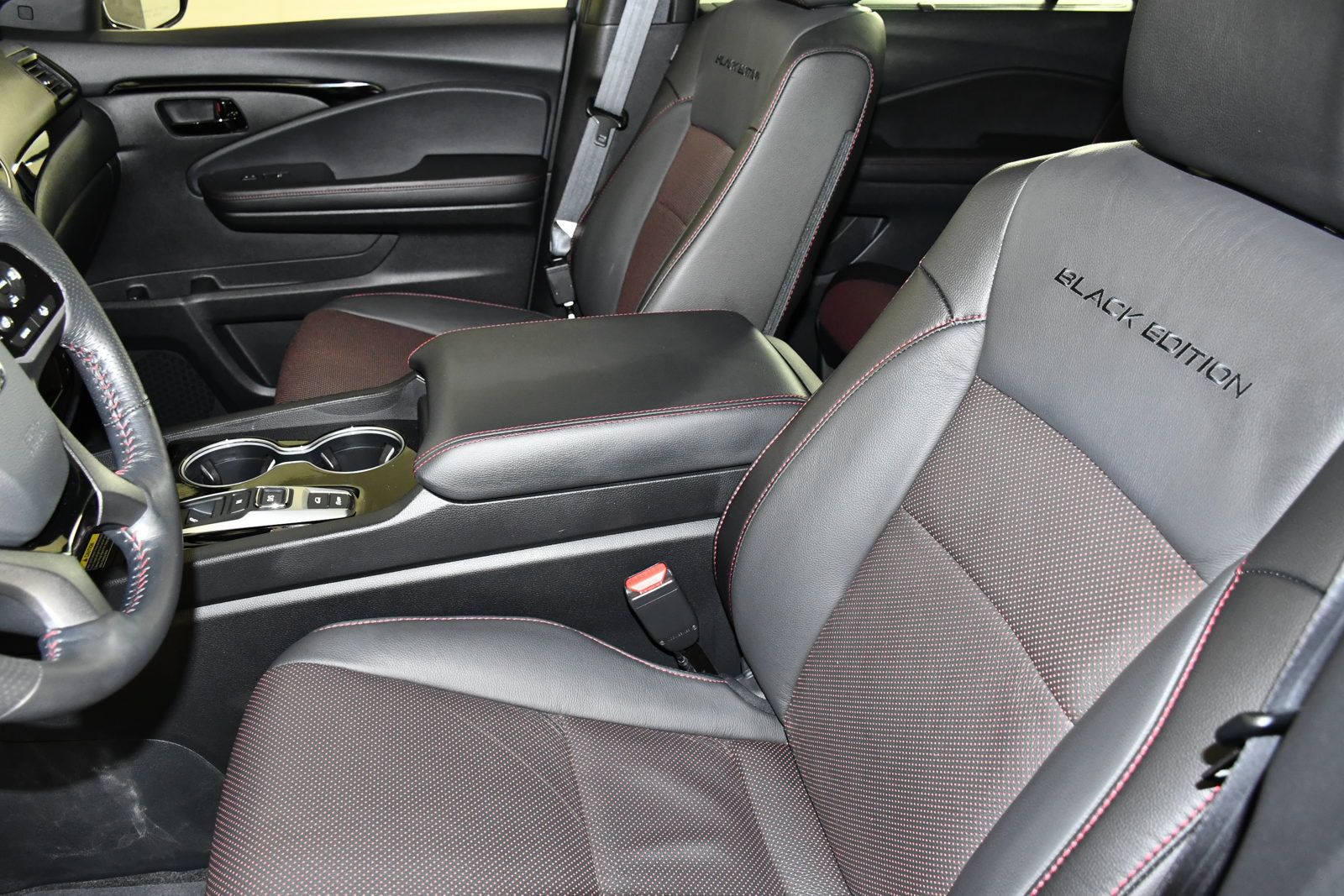 Used 2024 Honda Passport Black Edition image 40