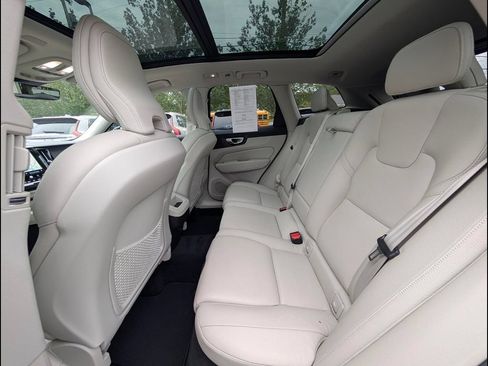 Certified 2024 Volvo XC60 B5 Plus w/ Protection Package Premier AWD/4WD image 15