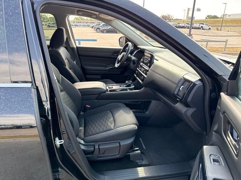 Used 2025 Nissan Pathfinder SV AWD/4WD image 14