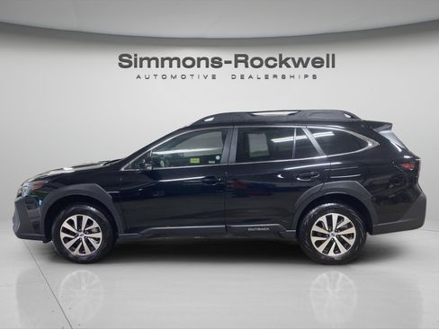 Used 2025 Subaru Outback Premium AWD/4WD image 2