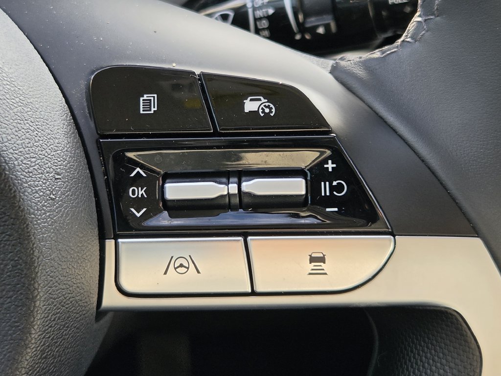 Used 2024 Hyundai Elantra Limited FWD image 22