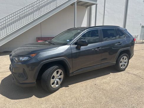 Used 2020 Toyota RAV4 LE FWD image 1
