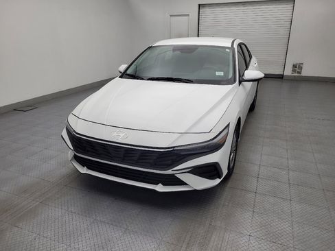 Used 2025 Hyundai Elantra SE image 15
