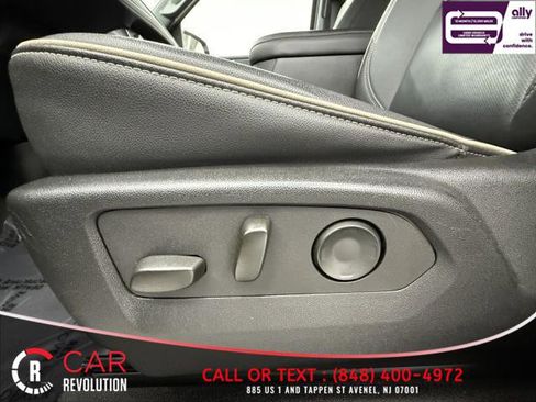 Used 2024 GMC Yukon XL SLT image 18