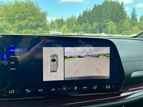 New 2025 Chevrolet Traverse Z71 w/ Driver Confidence Package image 15