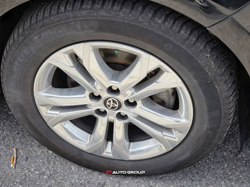 Used 2023 Toyota Sienna XSE AWD/4WD image 8