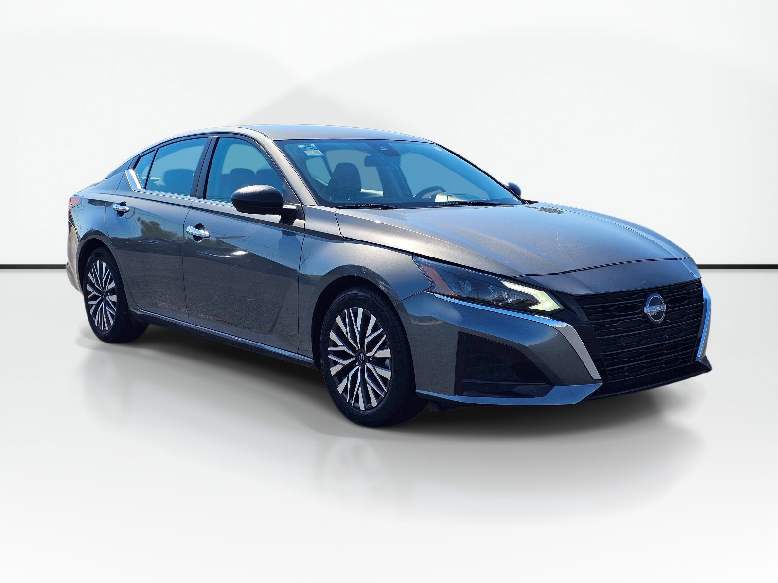 Used 2025 Nissan Altima 2.5 SV FWD image 5