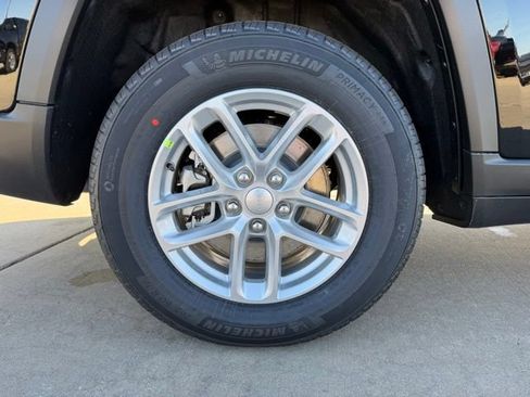 New 2026 Jeep Grand Cherokee L 4WD image 9