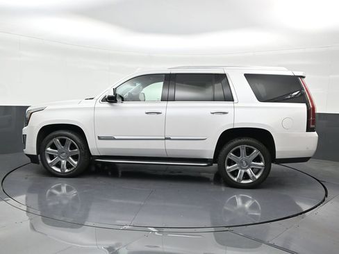 Used 2019 Cadillac Escalade Luxury RWD image 2