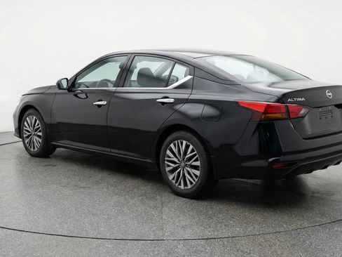 Used 2025 Nissan Altima 2.5 SV FWD image 6